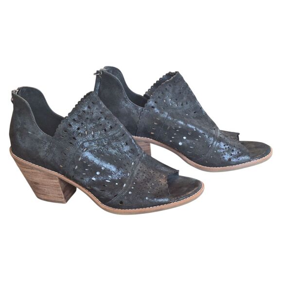 Sofft Millard Peep-Toe Bootie Black Leather Scalloped Laser Cut Zip COMFORT 10 - Picture 2 of 16